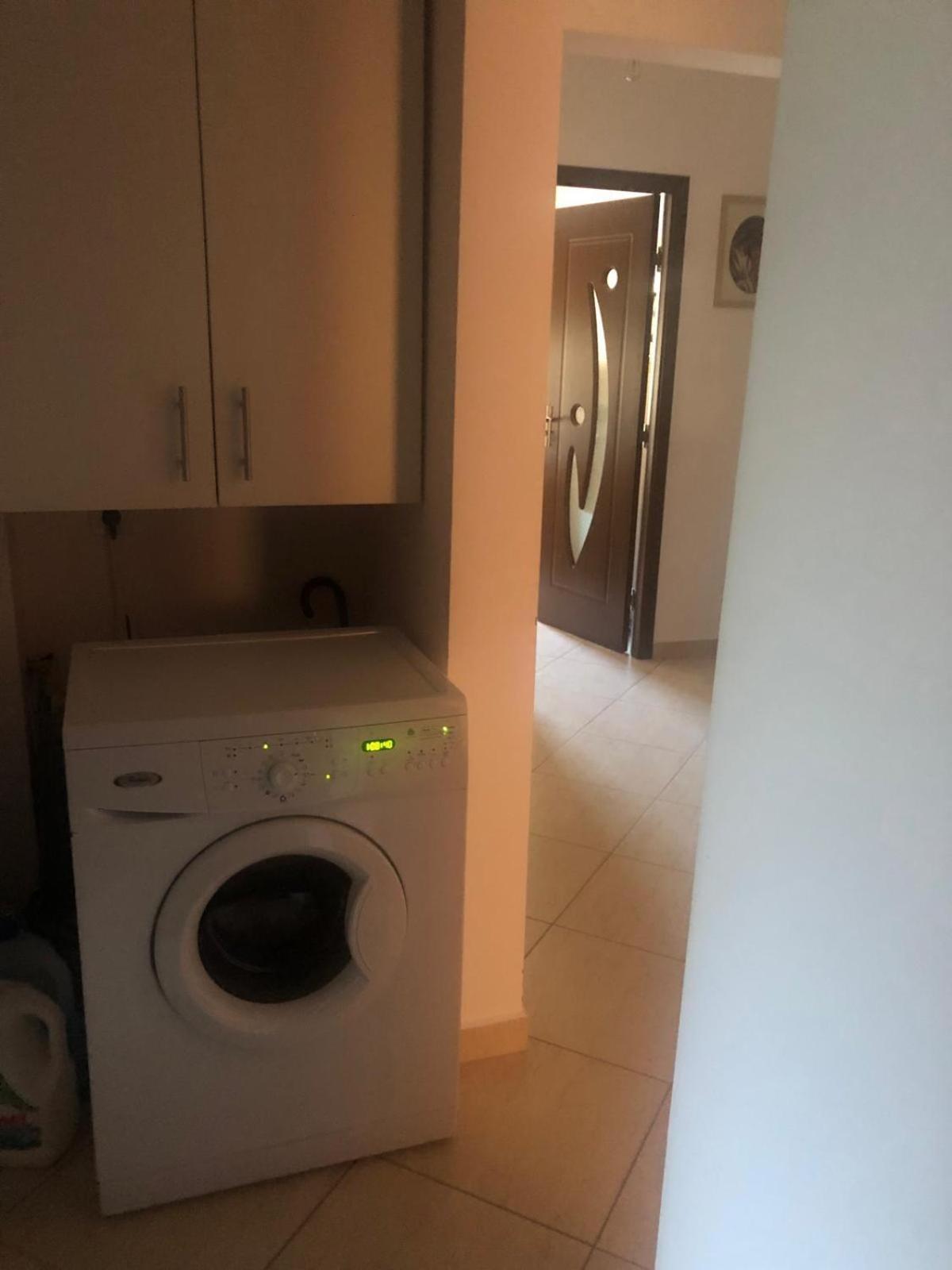 Apartament Cu 3 Camere La Poala Muntilor Fagaras Виктория Экстерьер фото
