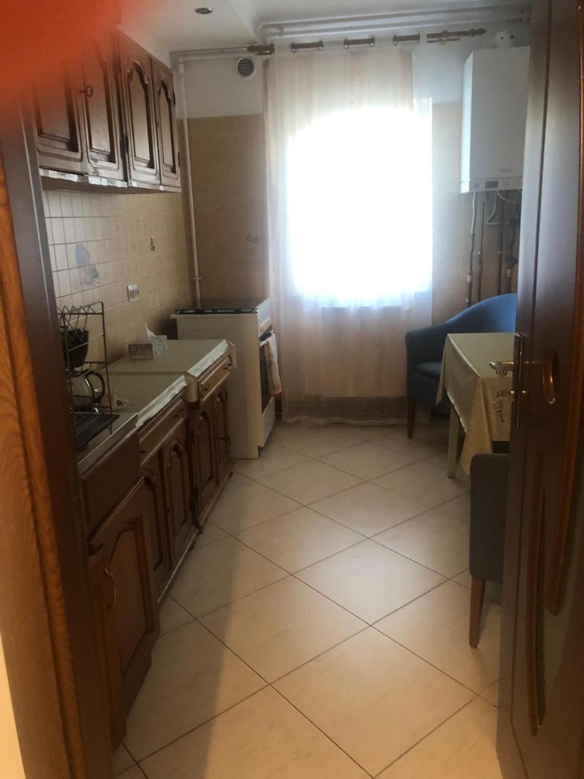 Apartament Cu 3 Camere La Poala Muntilor Fagaras Виктория Экстерьер фото