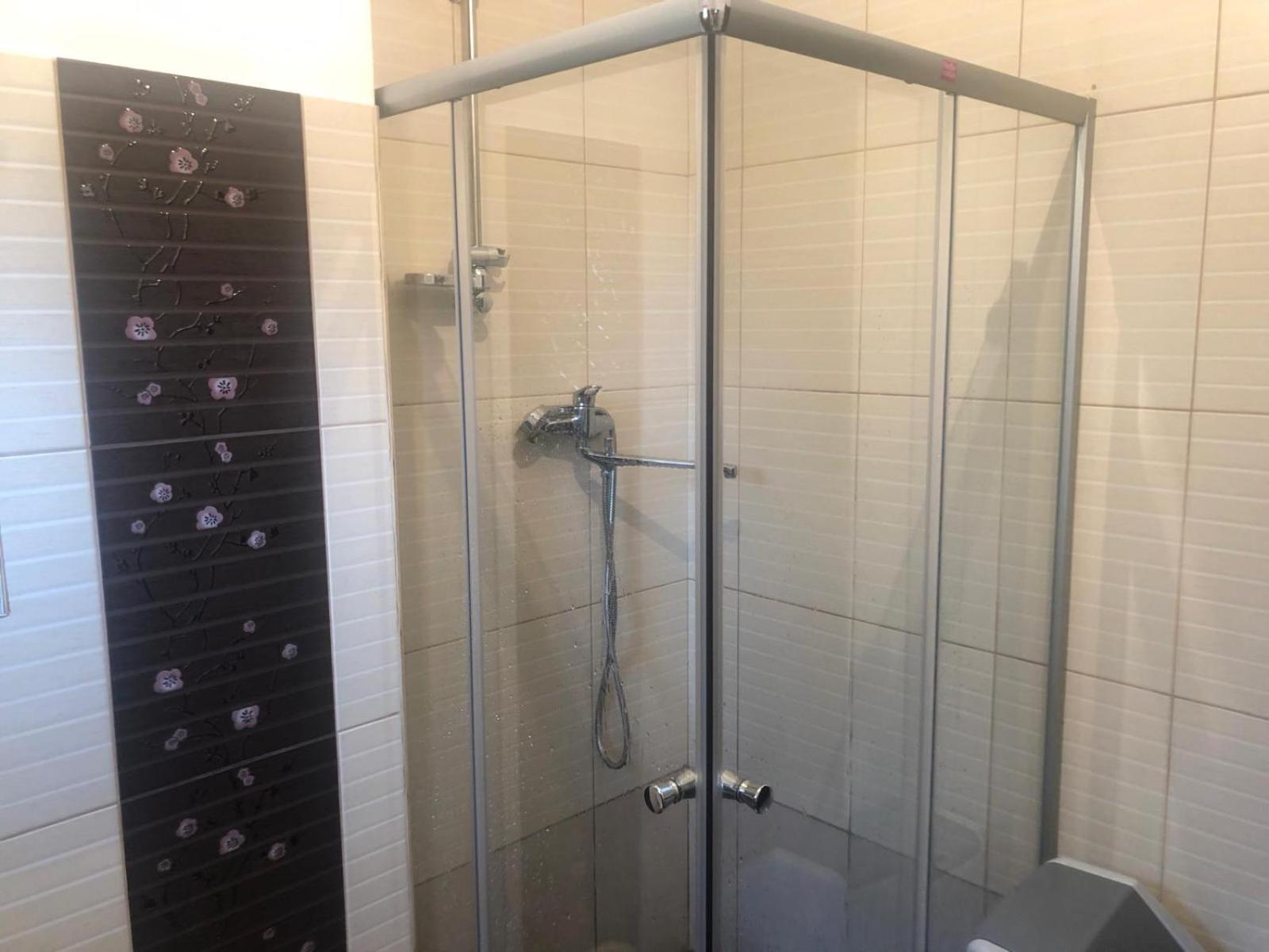 Apartament Cu 3 Camere La Poala Muntilor Fagaras Виктория Экстерьер фото