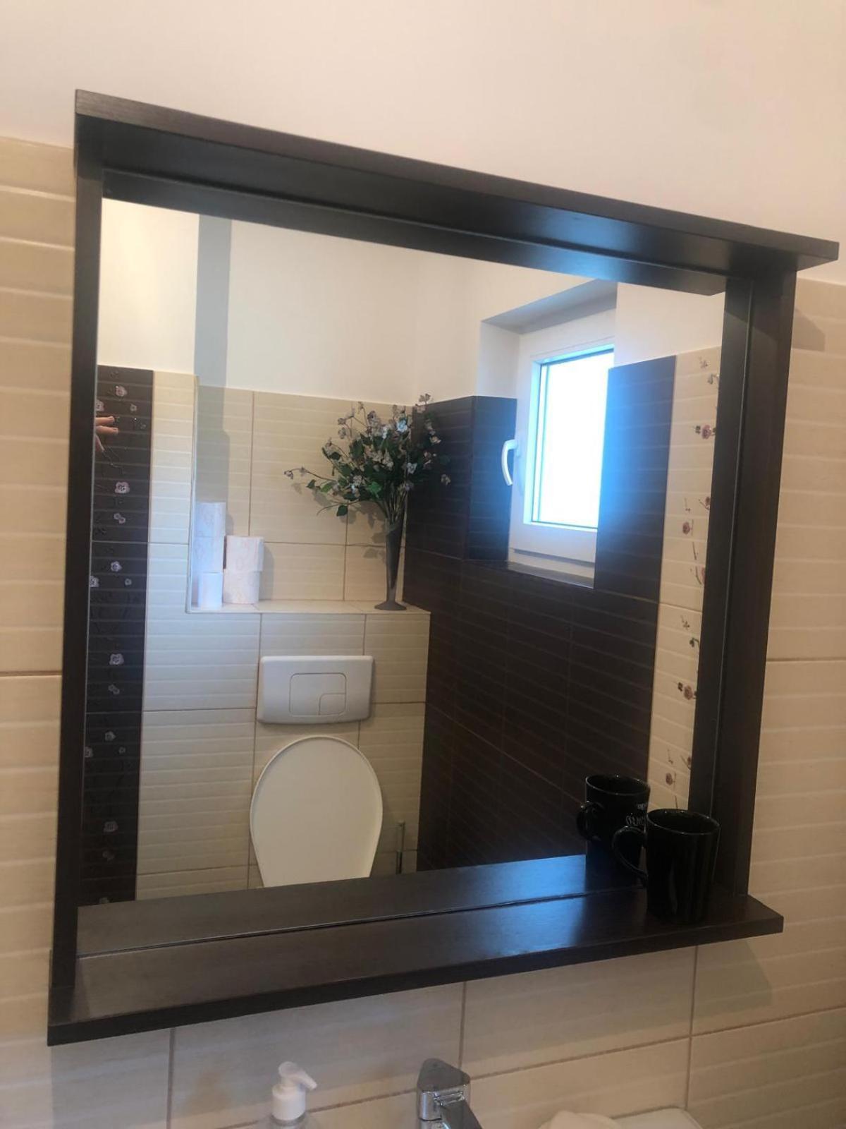 Apartament Cu 3 Camere La Poala Muntilor Fagaras Виктория Экстерьер фото